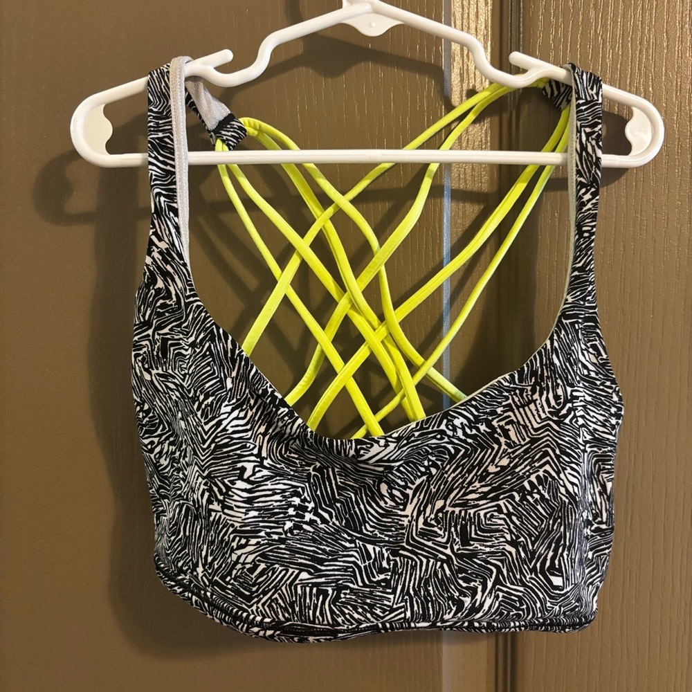 Lululemon Free to Be Wild Sports Bra B&W Print w/ Yellow Strappy Back - Size 6